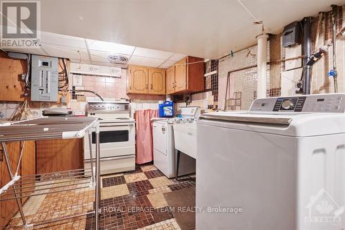 128&130 Bayswater Avenue, Ottawa, ON - Indoor Photo Showing Laundry Room