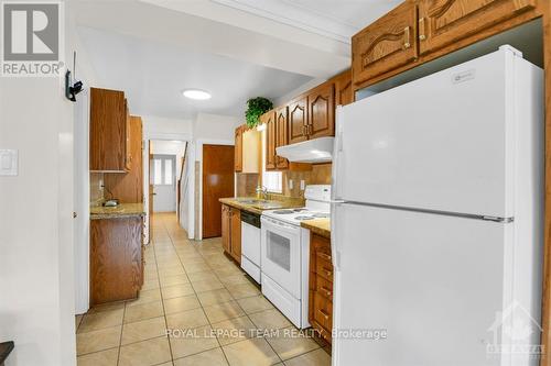 128&130 Bayswater Avenue, Ottawa, ON - Indoor Photo Showing Kitchen