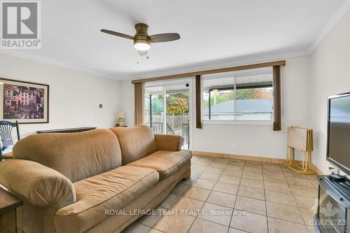 128&130 Bayswater Avenue, Ottawa, ON - Indoor Photo Showing Living Room