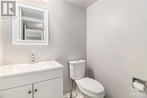 75 Sandwalk, Ottawa, ON - Indoor Photo Showing Bathroom