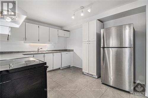 75 Sandwalk, Ottawa, ON - Indoor Photo Showing Kitchen