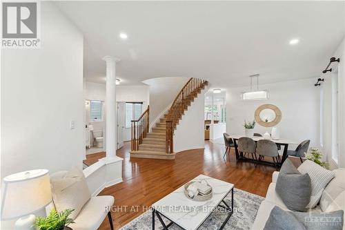 126 Strathcarron Crescent, Ottawa, ON - Indoor Photo Showing Living Room