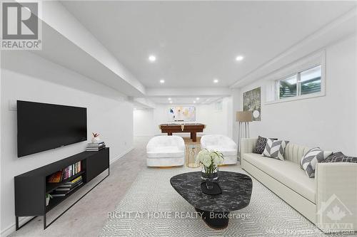 126 Strathcarron Crescent, Ottawa, ON - Indoor Photo Showing Living Room