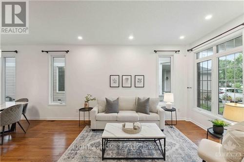 126 Strathcarron Crescent, Ottawa, ON - Indoor Photo Showing Living Room