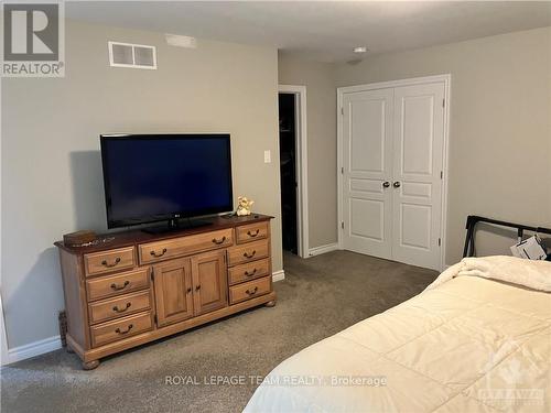 82 Warrior Street, Ottawa, ON - Indoor Photo Showing Bedroom