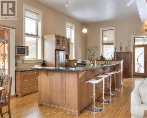 27 Forbes Avenue W, Guelph, ON - Indoor Photo Showing Kitchen With Upgraded Kitchen