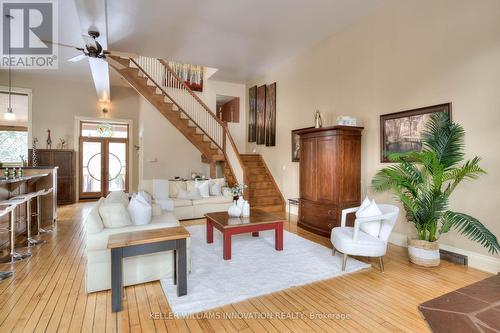 27 Forbes Avenue W, Guelph, ON - Indoor Photo Showing Living Room