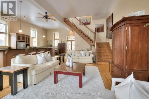 27 Forbes Avenue W, Guelph, ON - Indoor Photo Showing Living Room