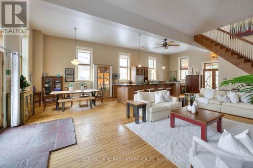 27 Forbes Avenue W, Guelph, ON - Indoor Photo Showing Living Room