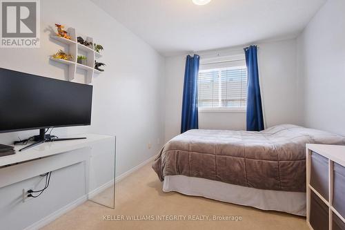 11 Santa Cruz, Ottawa, ON - Indoor Photo Showing Bedroom