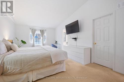 11 Santa Cruz, Ottawa, ON - Indoor Photo Showing Bedroom