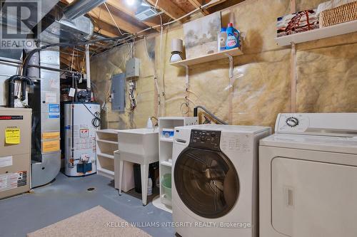 11 Santa Cruz, Ottawa, ON - Indoor Photo Showing Laundry Room