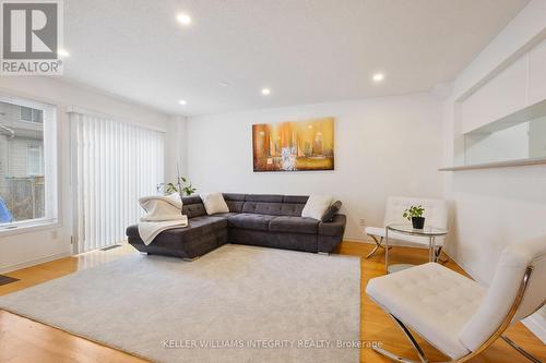 11 Santa Cruz, Ottawa, ON - Indoor Photo Showing Living Room