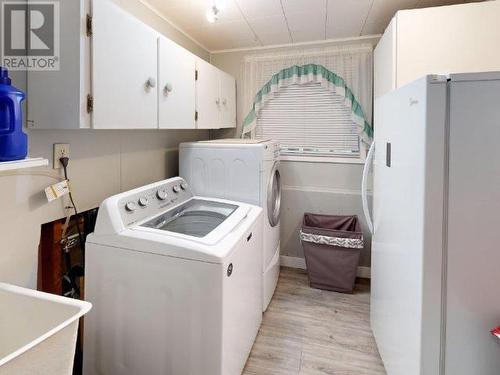 6972 Duncan Street, Powell River, BC - Indoor Photo Showing Laundry Room