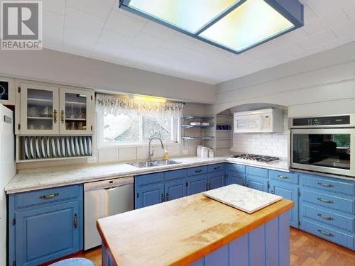 6972 Duncan Street, Powell River, BC - Indoor Photo Showing Kitchen With Double Sink