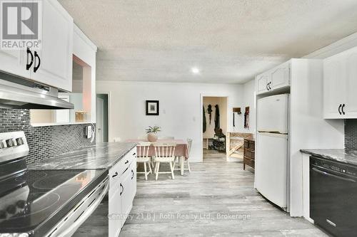 5989 Penetanguishene Road, Springwater, ON - Indoor Photo Showing Kitchen