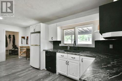 5989 Penetanguishene Road, Springwater, ON - Indoor Photo Showing Kitchen