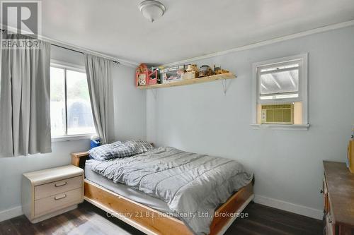 5989 Penetanguishene Road, Springwater, ON - Indoor Photo Showing Bedroom