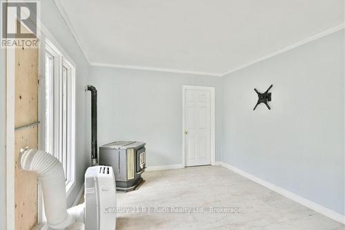 5989 Penetanguishene Road, Springwater, ON - Indoor Photo Showing Other Room