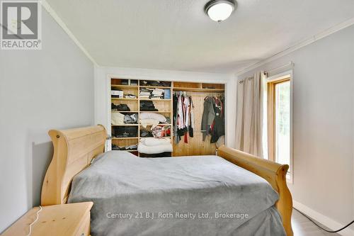 5989 Penetanguishene Road, Springwater, ON - Indoor Photo Showing Bedroom