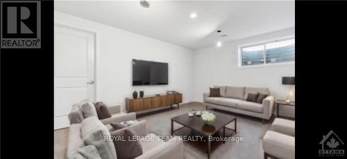 213 Bristol Crescent, North Grenville, ON - Indoor Photo Showing Living Room