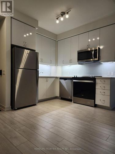 1618 - 4955 Yonge Street, Toronto, ON - Indoor Photo Showing Kitchen