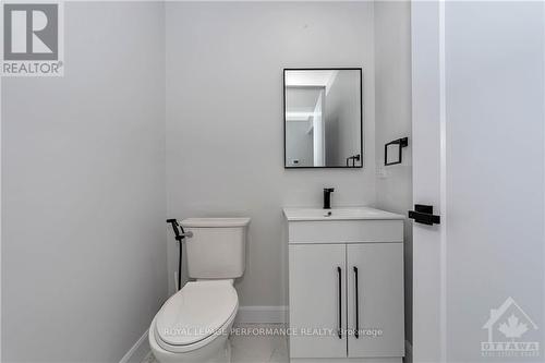 6200 Russell Road, Ottawa, ON - Indoor Photo Showing Bathroom