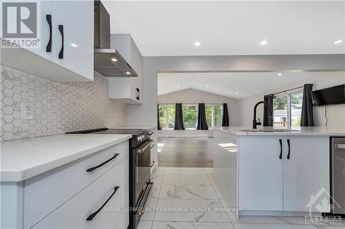 6200 Russell Road, Ottawa, ON - Indoor Photo Showing Kitchen With Upgraded Kitchen