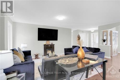 11 Rideau Crossing Crescent, North Grenville, ON - Indoor Photo Showing Living Room