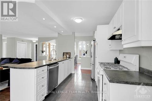 11 Rideau Crossing Crescent, North Grenville, ON - Indoor Photo Showing Kitchen