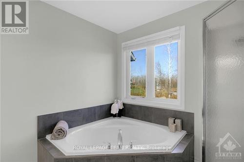 11 Rideau Crossing Crescent, North Grenville, ON - Indoor Photo Showing Bathroom