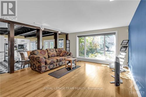 2322 Summerside Drive, Ottawa, ON - Indoor Photo Showing Living Room