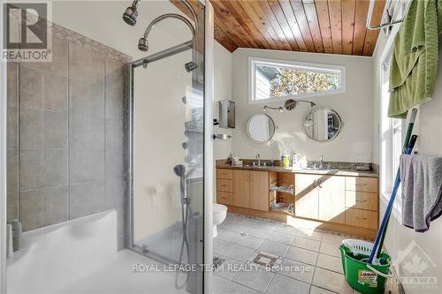 2322 Summerside Drive, Ottawa, ON - Indoor Photo Showing Bathroom