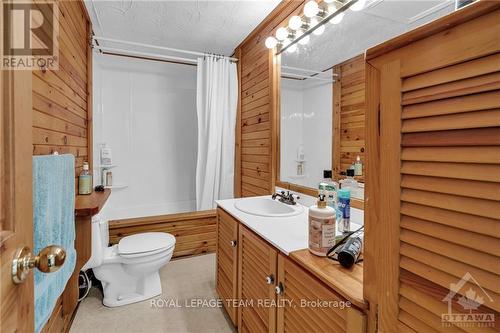 2322 Summerside Drive, Ottawa, ON - Indoor Photo Showing Bathroom