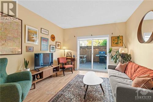 849 Rob Roy Avenue, Ottawa, ON - Indoor Photo Showing Living Room