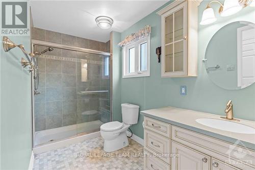 849 Rob Roy Avenue, Ottawa, ON - Indoor Photo Showing Bathroom