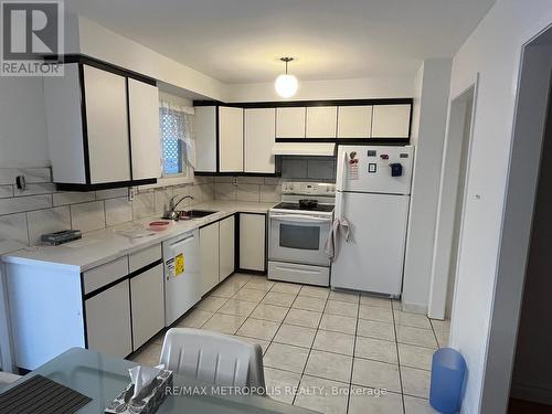 116 Douglas Haig Drive, Markham, ON - Indoor Photo Showing Kitchen