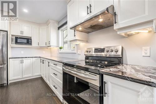 109 James Street, North Dundas, ON - Indoor Photo Showing Kitchen With Upgraded Kitchen