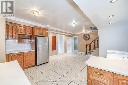 Upper - 1057 Shaw Drive, Mississauga, ON - Indoor Photo Showing Kitchen