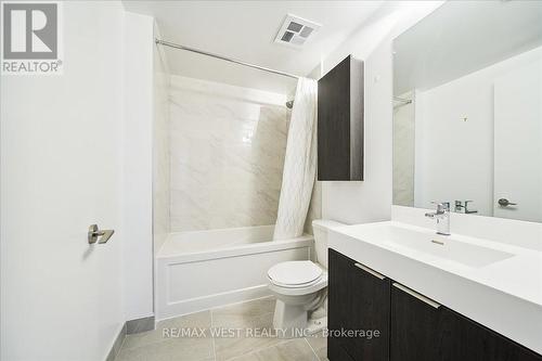 1025 - 3100 Keele Street, Toronto, ON - Indoor Photo Showing Bathroom