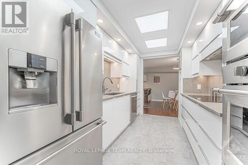 202 - 111 Echo Drive, Ottawa, ON - Indoor Photo Showing Kitchen