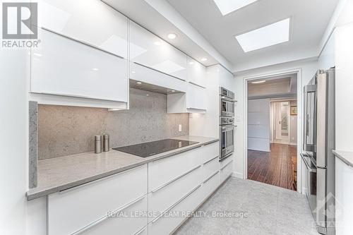 202 - 111 Echo Drive, Ottawa, ON - Indoor Photo Showing Kitchen With Upgraded Kitchen