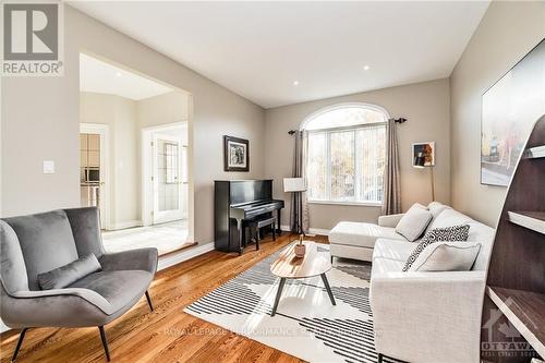 3531 Wyman Crescent, Ottawa, ON - Indoor Photo Showing Living Room