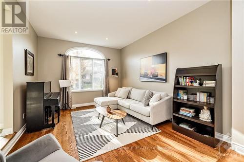 3531 Wyman Crescent, Ottawa, ON - Indoor Photo Showing Living Room