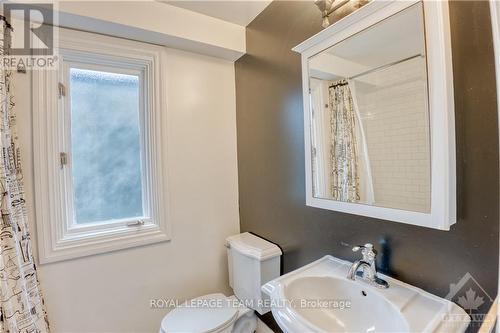 87 Guigues Avenue, Ottawa, ON - Indoor Photo Showing Bathroom