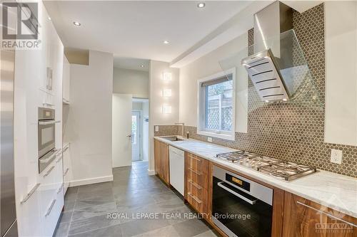 87 Guigues Avenue, Ottawa, ON - Indoor Photo Showing Kitchen With Upgraded Kitchen