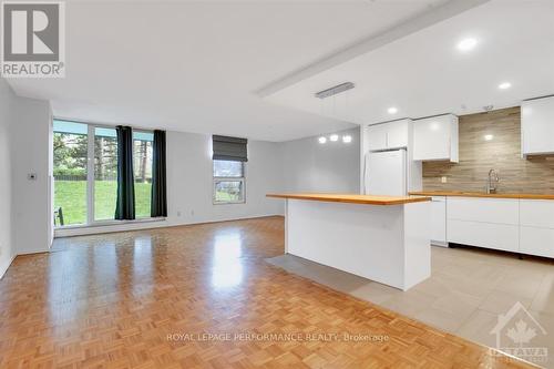 102 - 2951 Riverside Drive, Ottawa, ON - Indoor Photo Showing Kitchen