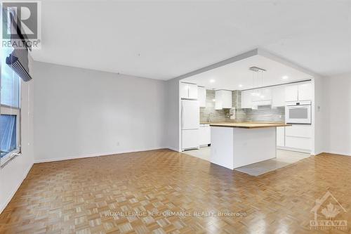 102 - 2951 Riverside Drive, Ottawa, ON - Indoor Photo Showing Kitchen