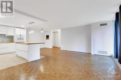 102 - 2951 Riverside Drive, Ottawa, ON - Indoor Photo Showing Kitchen