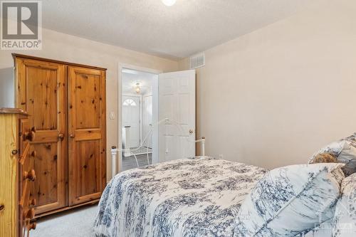 1012 Teena Colleen, Ottawa, ON - Indoor Photo Showing Bedroom